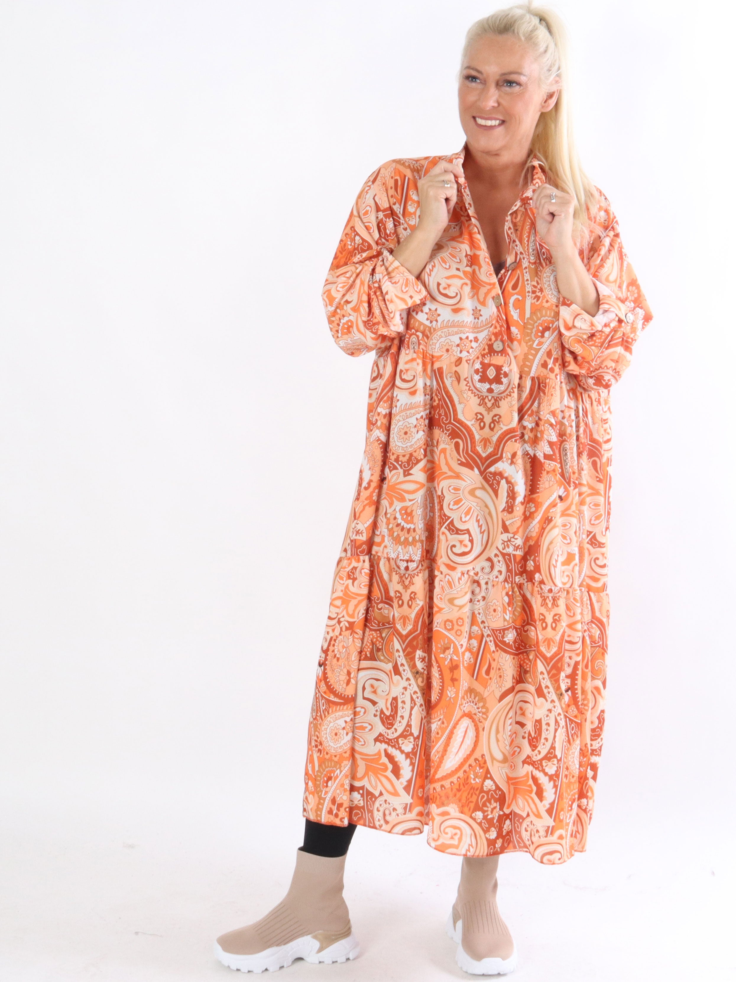 Lucia - Mønstret kjole med lag på lag look